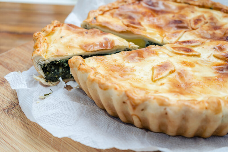 Torta salata uvetta e cime di rapa