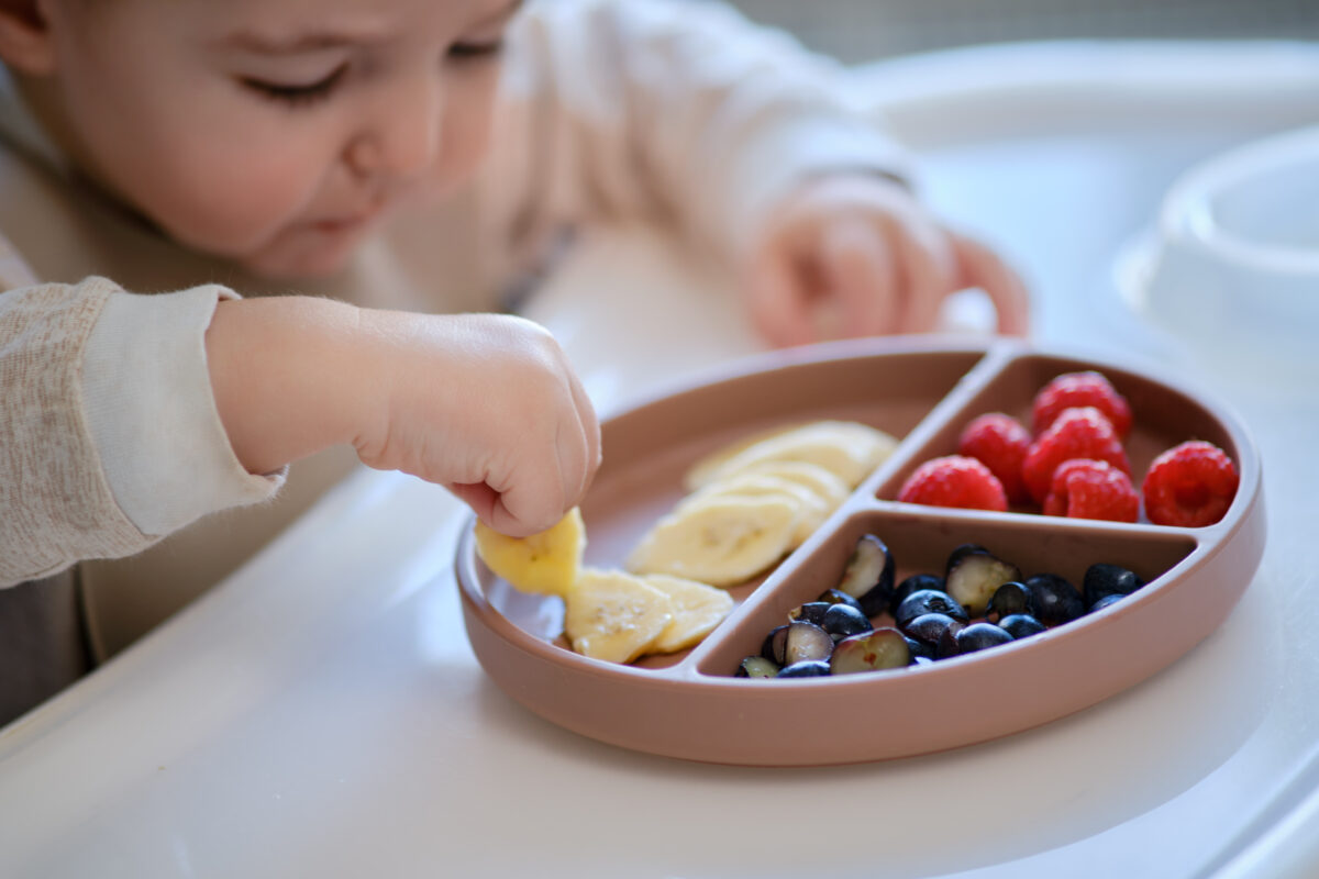 Svezzamento: come far apprezzare frutta e verdura ai bambini