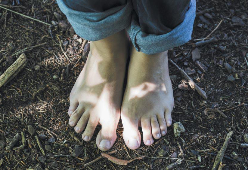 A piedi nudi nella foresta