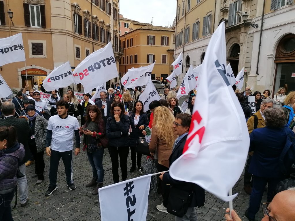 Alleanza Stop 5G: «Sit-in davanti all’Istituto Superiore di Sanità»