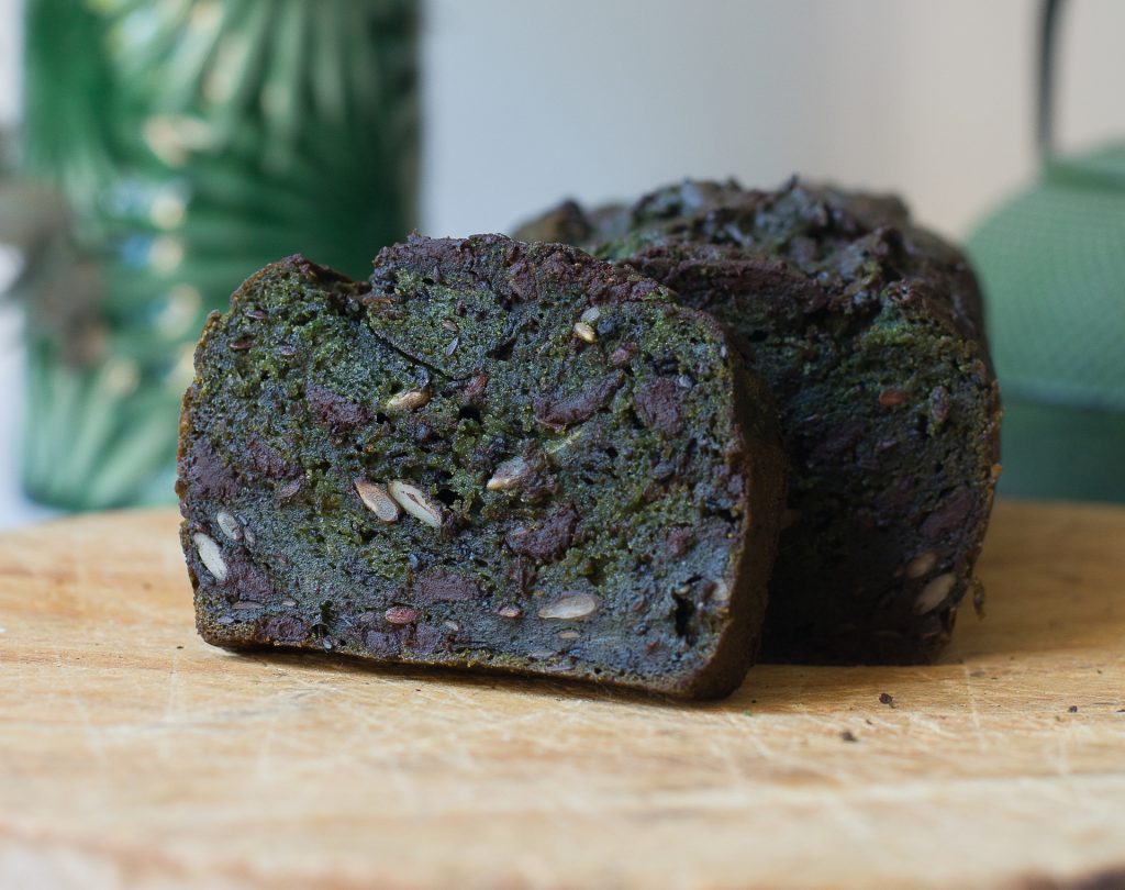 Banana bread con spirulina e cioccolato fondente