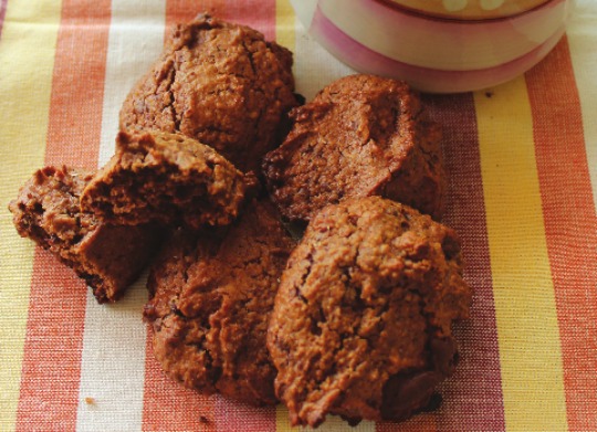 Biscotti al cioccolato, mandorle, noci e cocco