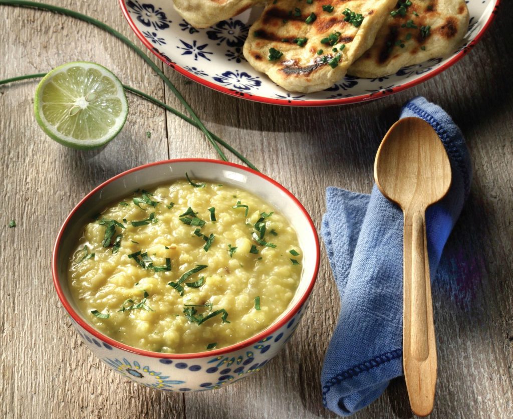 Crema di lenticchie al coriandolo con pane naan