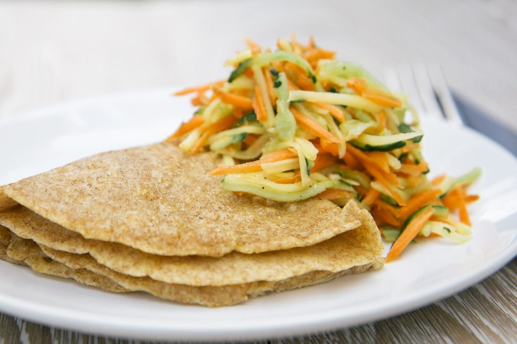 Crespelle di ceci con verdure e maionese vegan al pesto