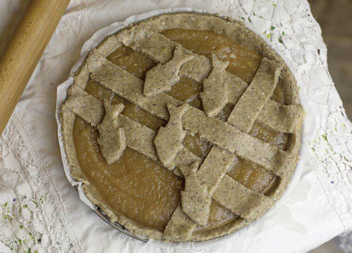 Crostata con farina di grano saraceno e «burro» di mele