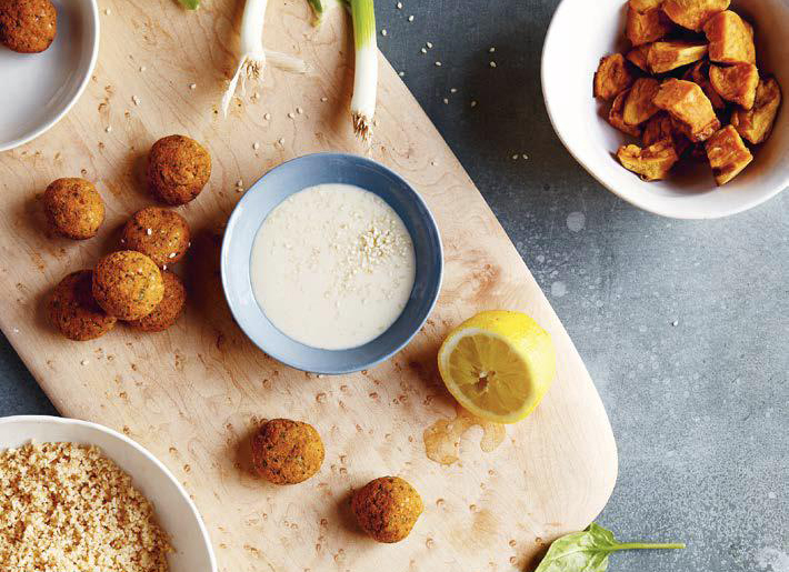 Falafel di patate dolci con couscous di pastinaca