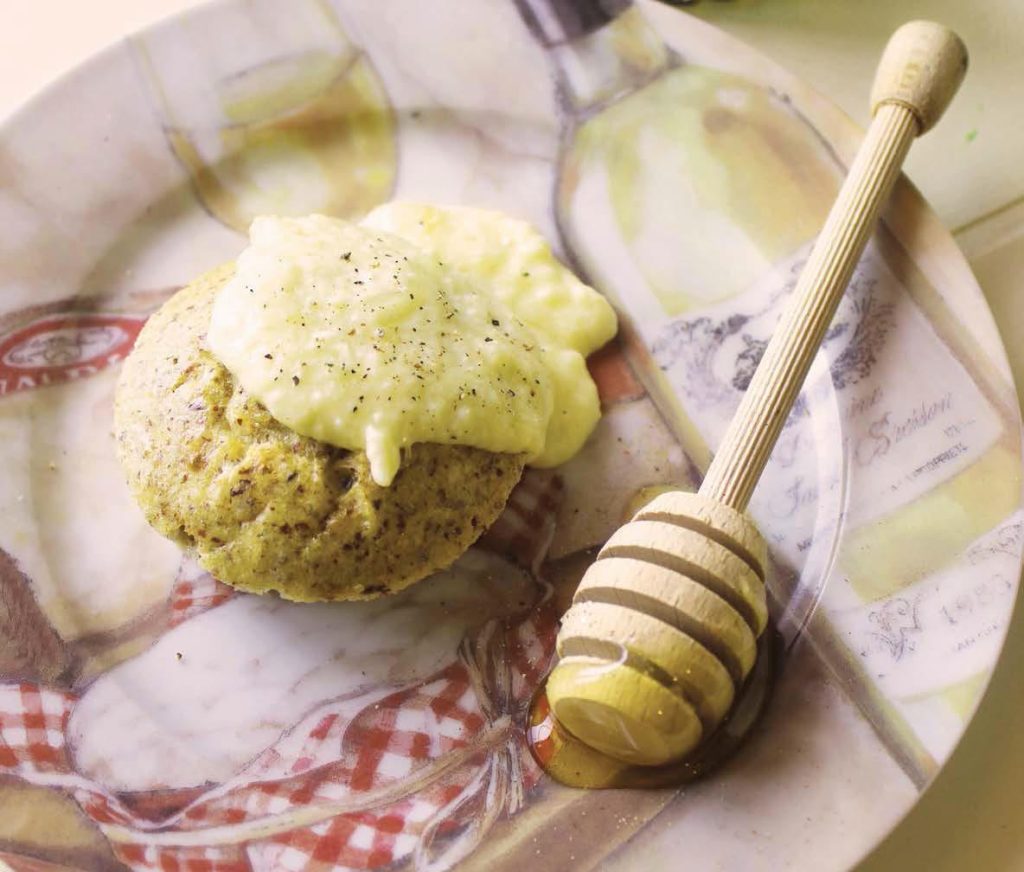 Flan di nocciole con fonduta di Raschera