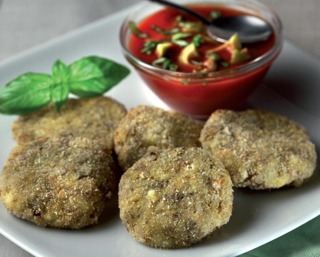 Frittelle di grano saraceno in salsa di pomodoro