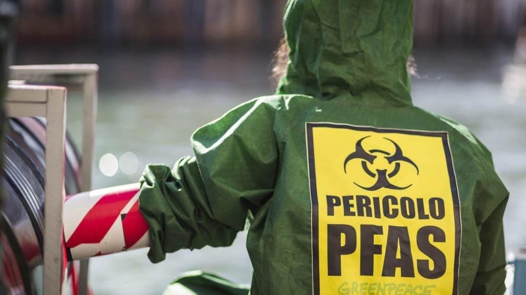 Greenpeace: «Anche in Lombardia le acque ad uso potabile sono contaminate da PFAS»