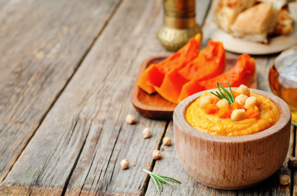 Hummus di ceci e capperi con zucca allo zenzero