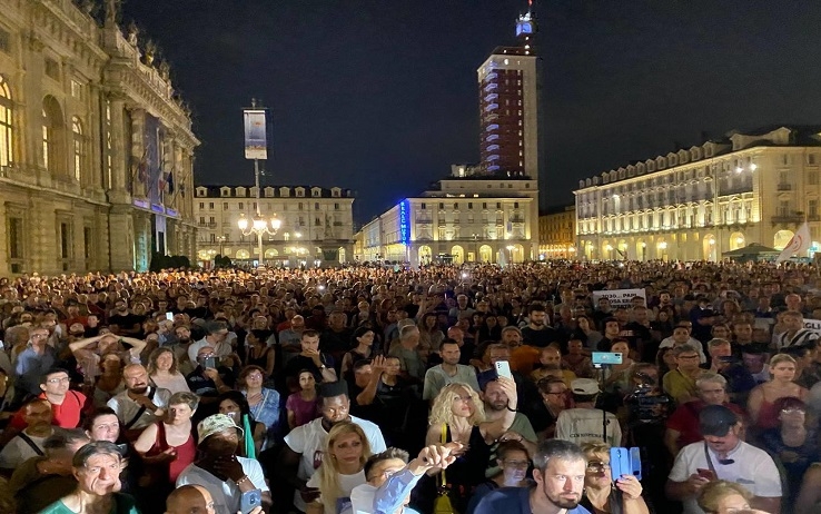 Il giurista Ugo Mattei: «Green pass, strumento subdolo di esclusione sociale». Decine le manifestazioni di protesta