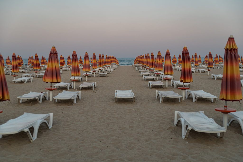 Il rapporto di Legambiente: «Erosione delle coste e poche spiagge libere»