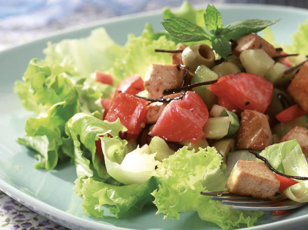 Insalata con tofu e arame