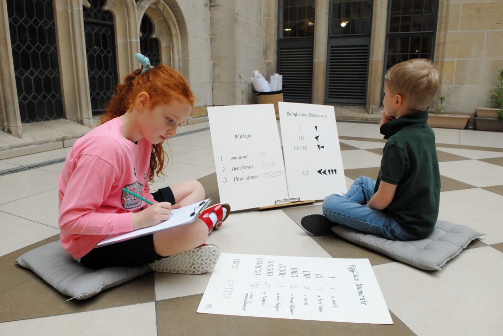 La scrittura in corsivo. Proseguono le “Passeggiate Montessori”