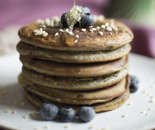 Pancakes vegani con farina di canapa