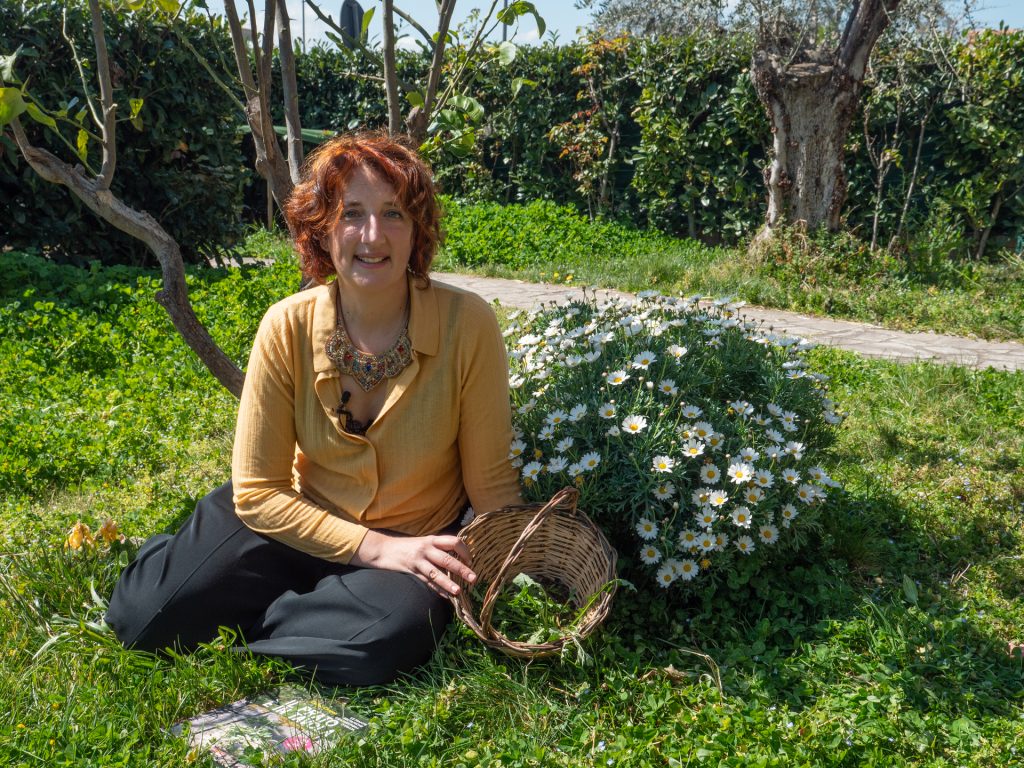 Prati, erbe, cucina e cultura: il nuovo libro di Dafne Chanaz