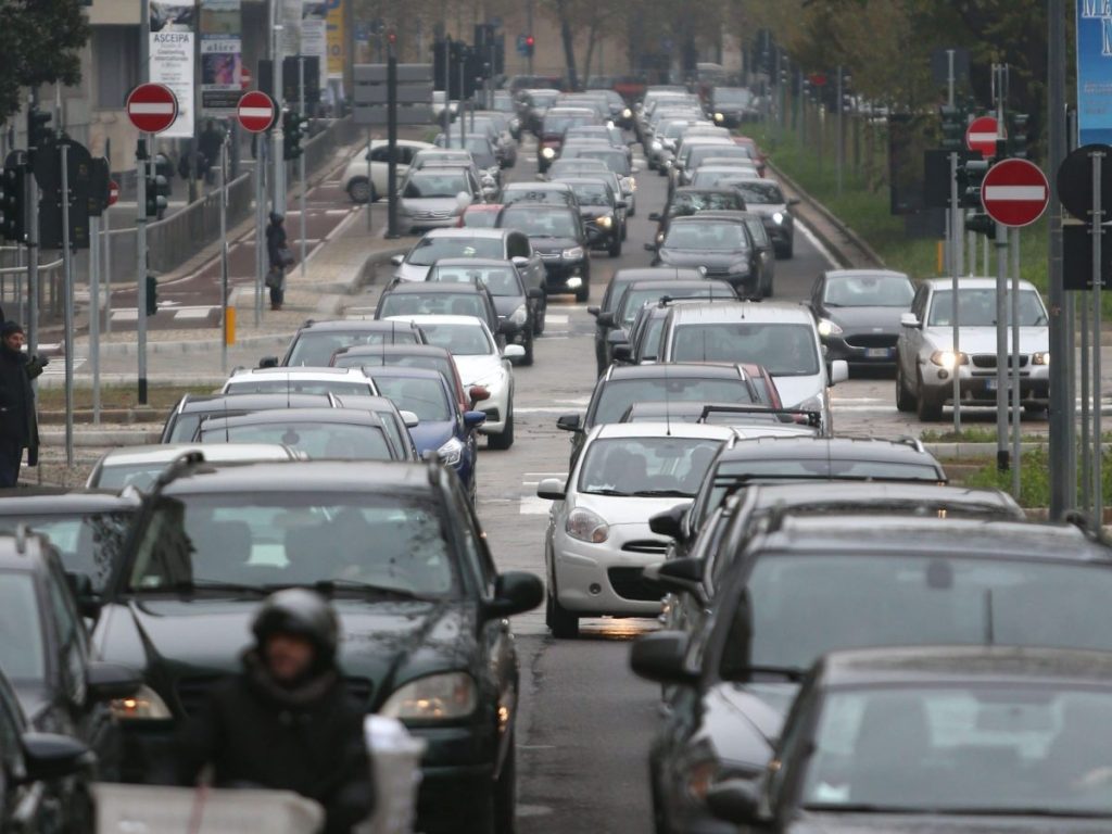 Smog, sicurezza e mobilità: città italiane bocciate