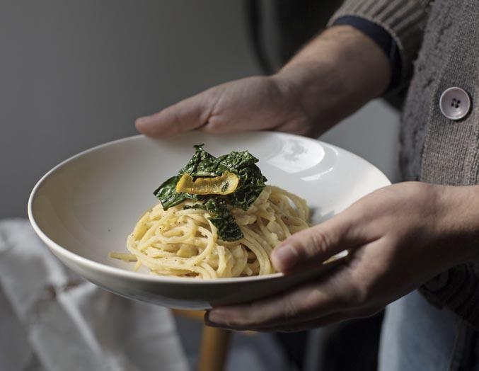 Spaghetti con crema di fave al limone