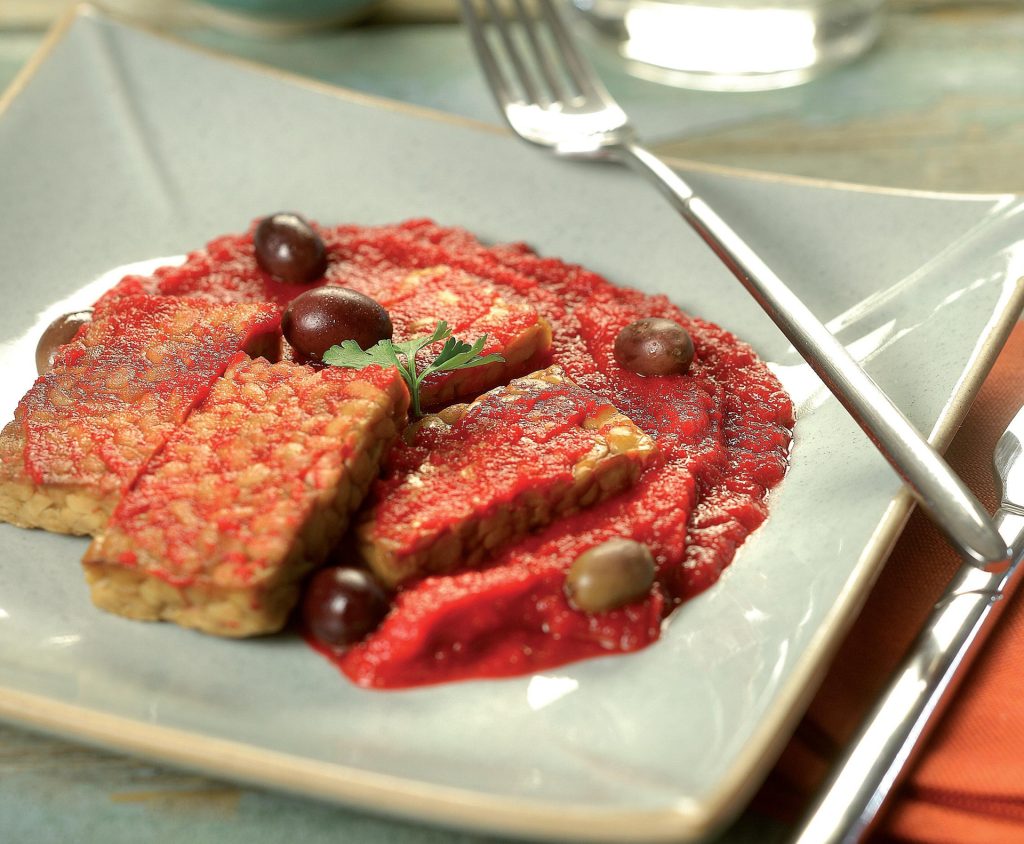 Tempeh con salsa rossa alle olive