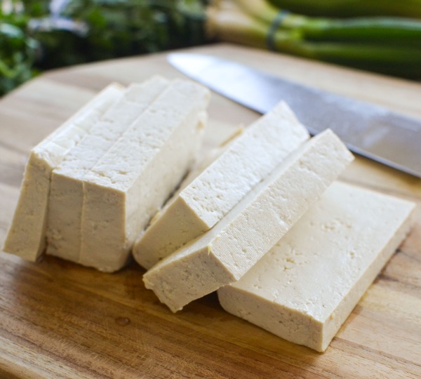 Tofu in agrodolce con cipolle