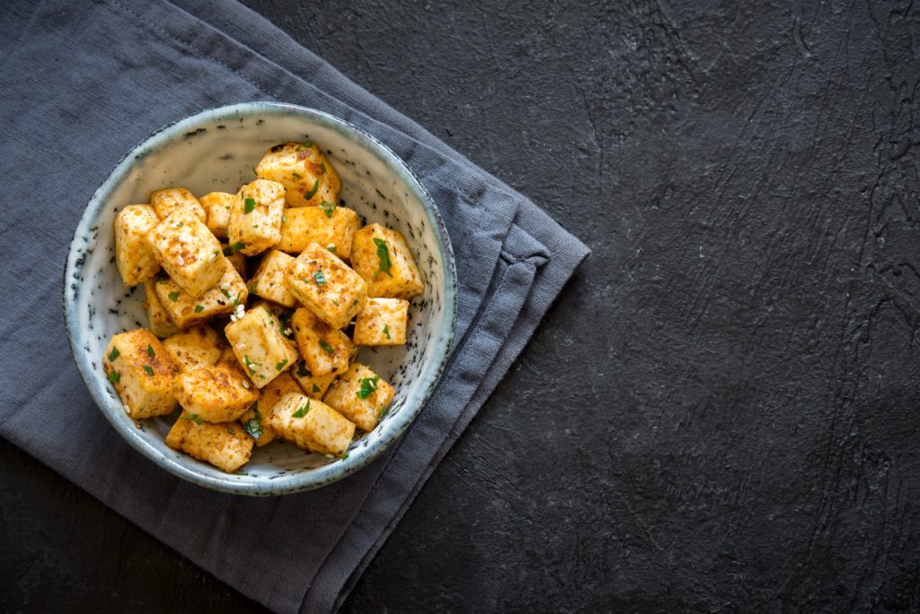 Tofu strapazzato con rucola e semi di girasole