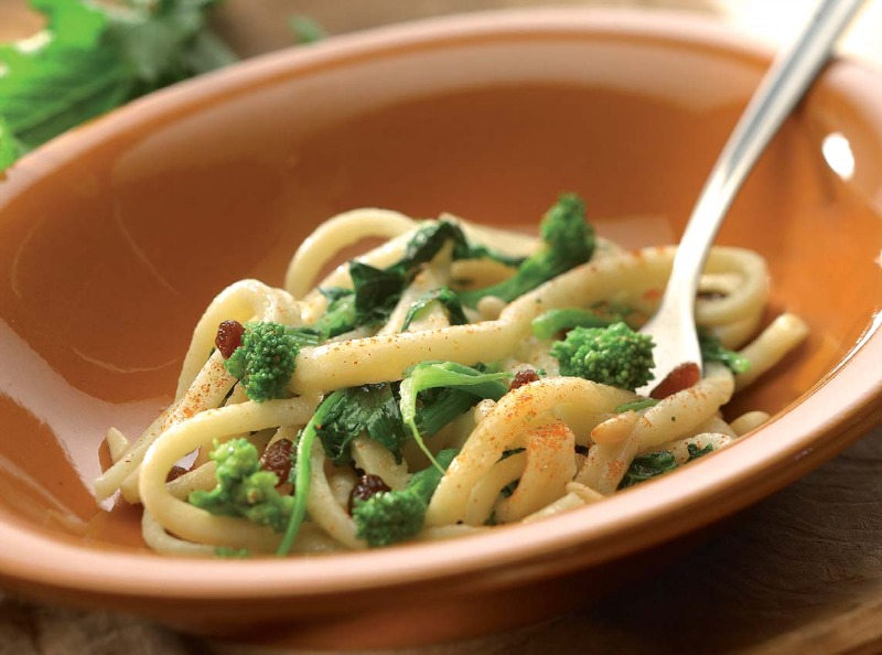 Troccoli con cime di rapa e pinoli