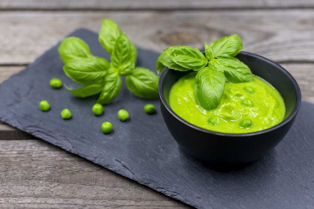 Vellutata di zucchine e piselli al basilico