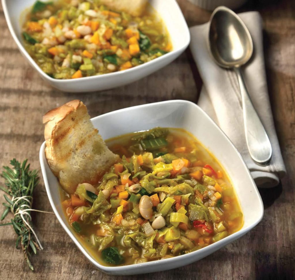 Zuppa di ortaggi con crostone all’aglio