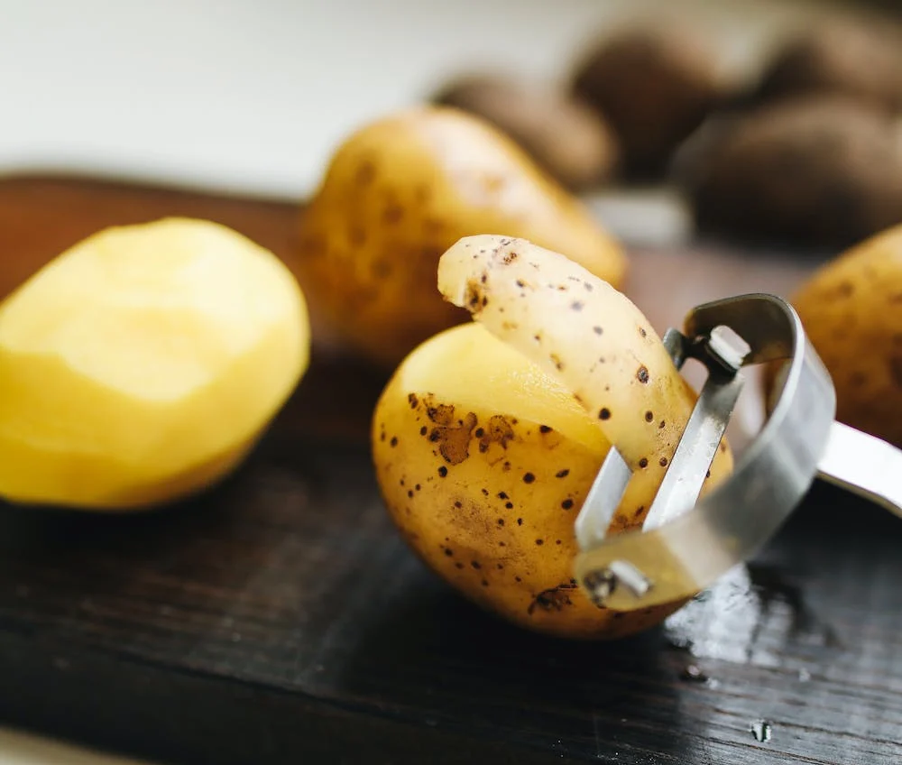 Zuppa di patate e porri con pesto ai semi di zucca