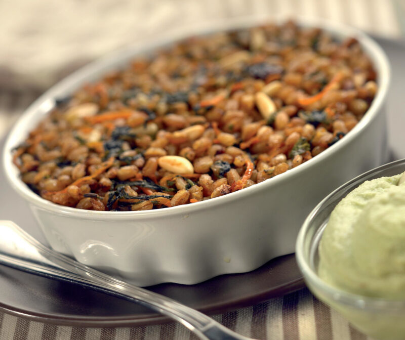 Sformatini di farro, verdure e uvetta con crema di avocado