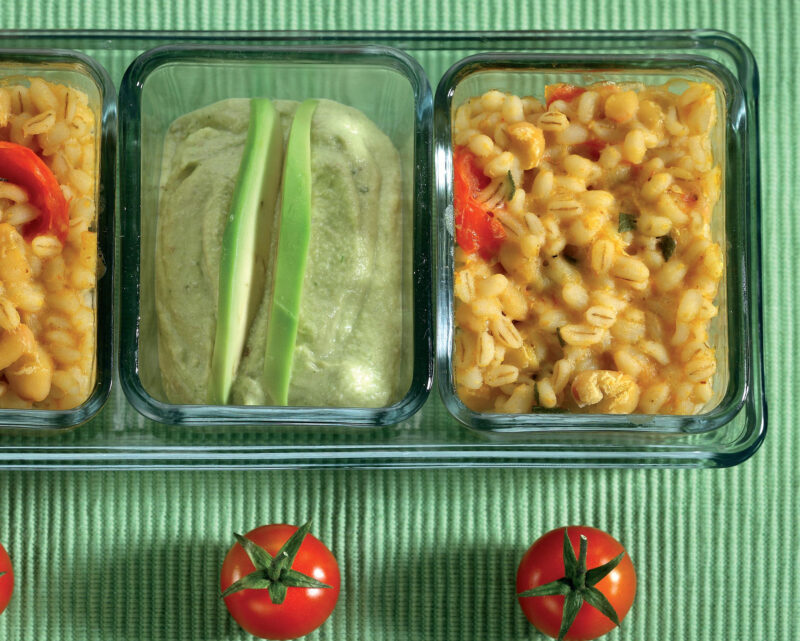 Sformatini di orzo con crema di tofu e avocado